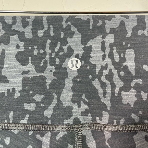 Lululemon Wunder Train High-Rise Crop 21" Print Gray Legging Size 6, W6BF5S - Picture 8 of 14